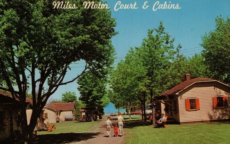 Miles Motor Court (Hiawathaland Motor Court) - Vintage Postcard (newer photo)
